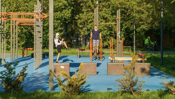 В московских парках будут награждать посетителей за книги и тренировки 