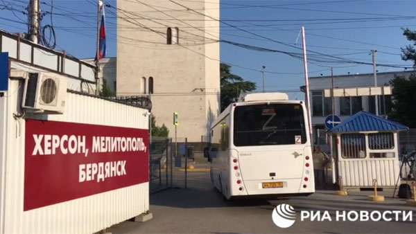 Первый за восемь лет автобус из Херсона в Крым отправился в рейс