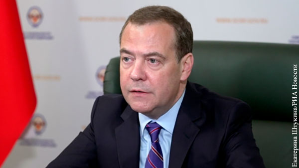 Медведев назвал отставку Джонсона «закономерным итогом британской наглости»