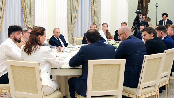 Путин призвал победителей «Лидеров России» приступать к решению государственных задач
