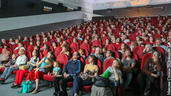 Российские киносети предложили поддержать программами для молодежи и старшего поколения
