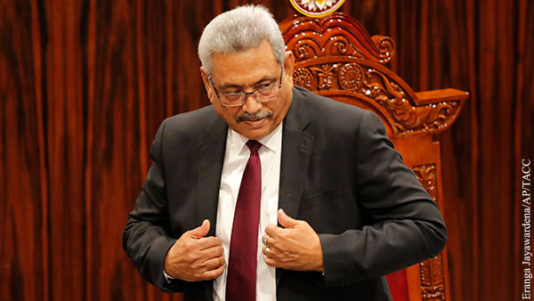 Экс-посол заявил о покинувшем Шри-Ланку президенте 