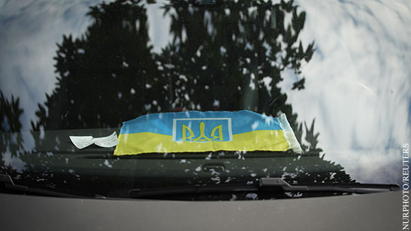 Польская молодежь потребовала снять флаги Украины с транспорта