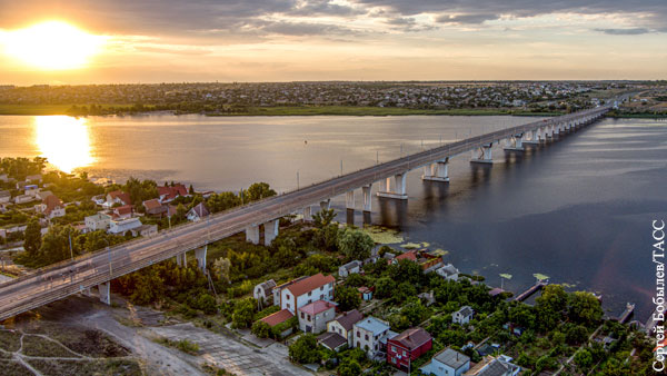 Политика: Почему советский мост в Херсоне выдержал удары американскими ракетами