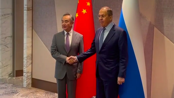 Лавров и глава МИД Китая начали переговоры в Ташкенте
