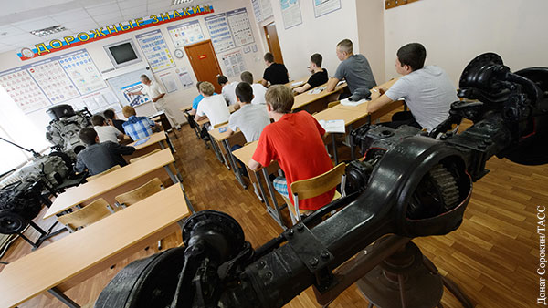В российские школы предложили вернуть уроки вождения 