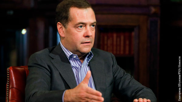Медведев: Россия будет добиваться мира с Украиной на своих условиях