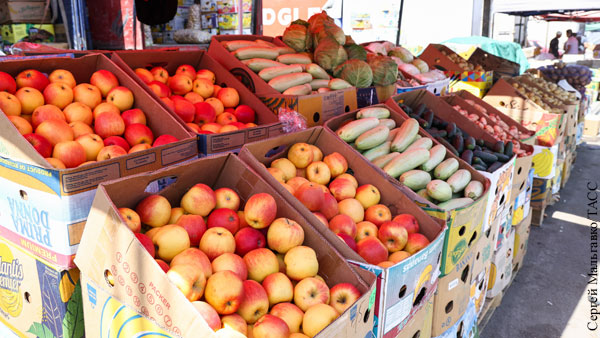 Агроном объяснил опасность покупки фруктов и овощей на загородных трассах