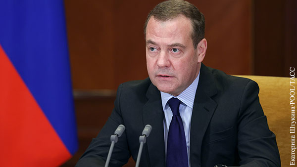 Медведев назвал два варианта будущего для Зеленского