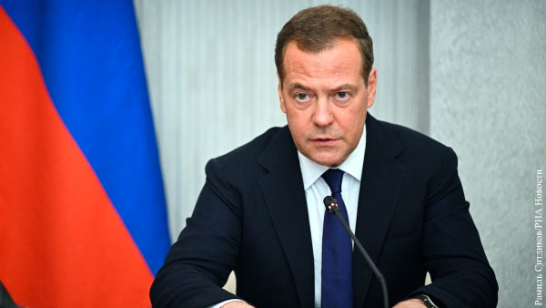 Медведев призвал европейцев наказать «отмороженных политиканов»