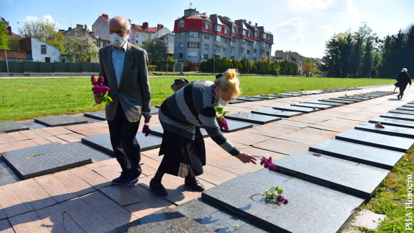 Во Львове решили перенести останки советских воинов с мемориального кладбища