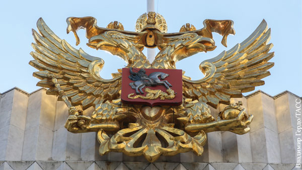 В Госдуме предложили ужесточить наказание за осквернение государственных символов России представителями ЛГБТ