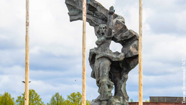 Начался снос памятника Освободителям Риги 