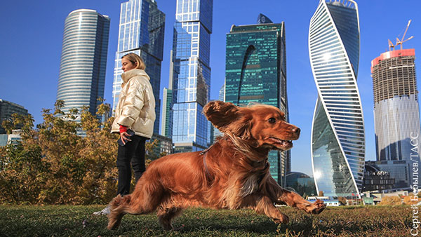 Москвичам спрогнозировали осень теплее нормы и задержку зимы