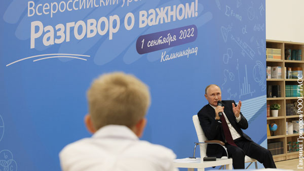 Политолог: Школьникам необходимо рассказывать о героях спецоперации на Украине