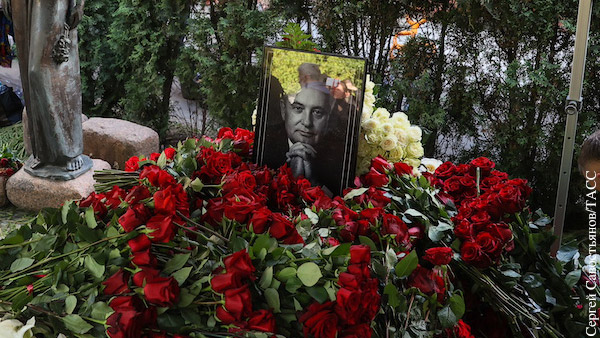 Горбачева с почестями похоронили на Новодевичьем кладбище в Москве