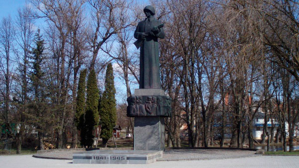 В Латвии решили снести памятник советским солдатам Алеша