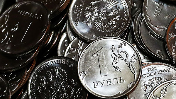 Рубль проявил спокойствие на фоне паникующих рынков