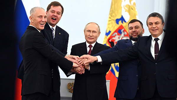 Торжественная церемония в Кремле превратила Россию в новую сверхдержаву с альтернативной универсальной идеологией