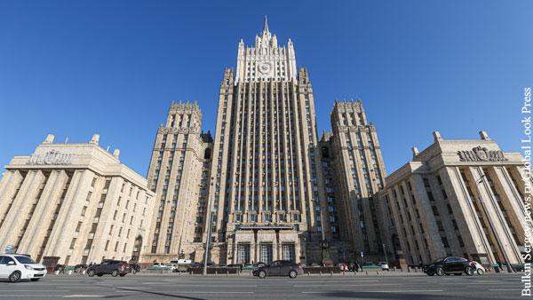 Москва заявила о попытках Запада переманить российских дипломатов