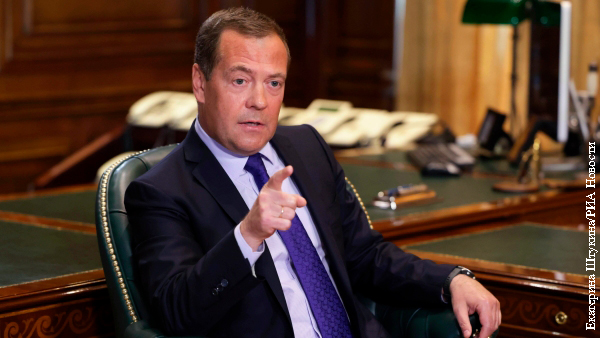 Медведев: Россия продолжит освобождать занятые неонацистами территории