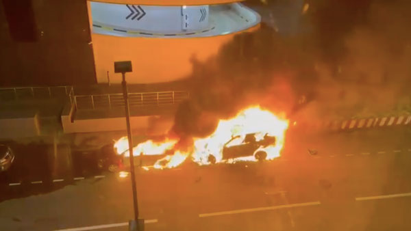 На стоянке в Москве-Сити сгорели две машины