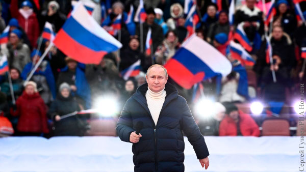 Политолог объяснила высокий уровень доверия общества Путину