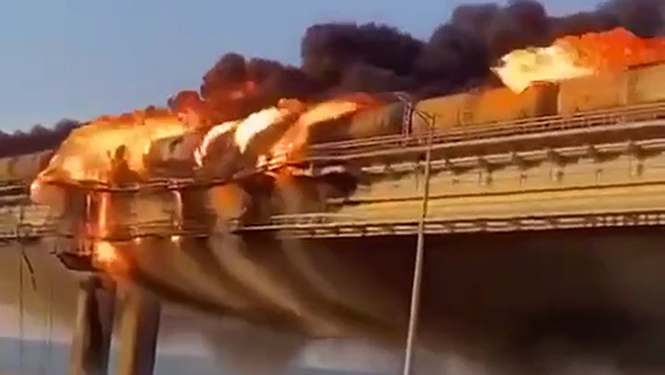 Появились кадры взрыва на Крымском мосту