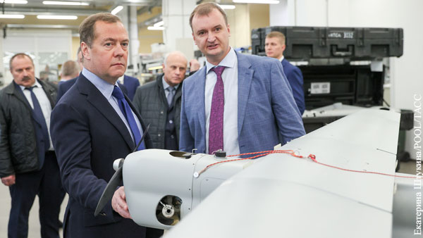 Медведев указал на необходимость выпуска большого количества БПЛА для спецоперации