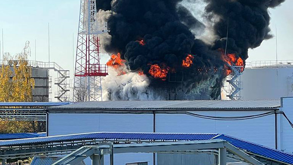 В Белгороде после атаки ВСУ начался пожар на нефтебазе