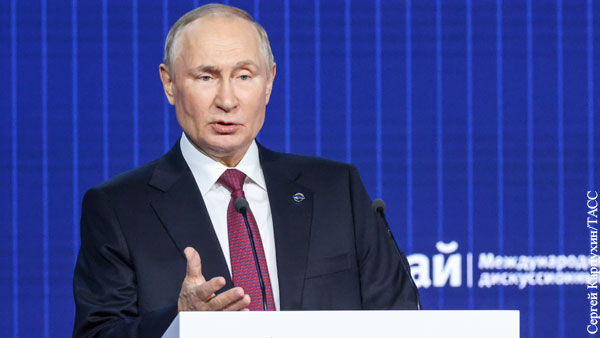 Путин назвал хамством признание Запада в финансировании переворота на Украине