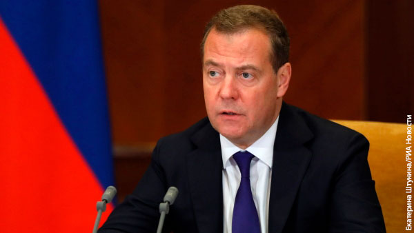 Медведев напомнил об изгнании из Москвы сброда из оборзевших поляков