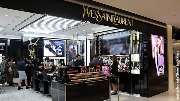 Эксперт объяснила возвращение Yves Saint Laurent и Lancome в Россию
