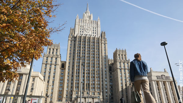 Политолог Бордачев: МИД России придерживается образцовых дипломатических подходов
