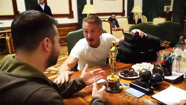 Шон Пенн посетил Украину и передал Зеленскому статуэтку Оскар на время