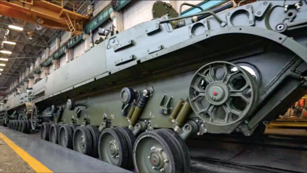 Медведев показал новые курганские БМП-3 с активной защитой