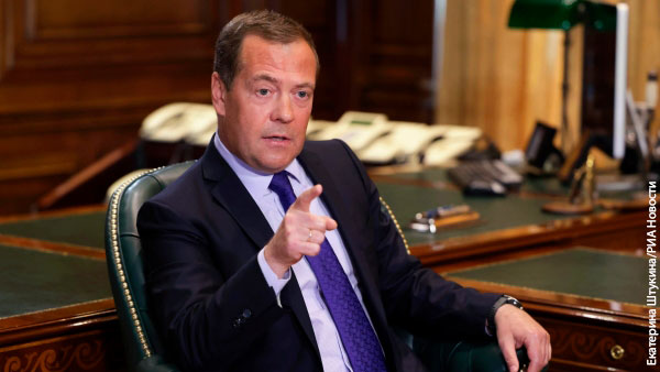 Медведев: Америка всегда бросала своих сукиных сынов, так будет и с Украиной