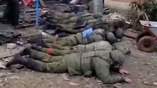 В Сети появились кадры казни российских военнопленных боевиками ВСУ в Макеевке