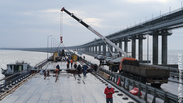На Крымском мосту завершили установку пролетов автодорожной части