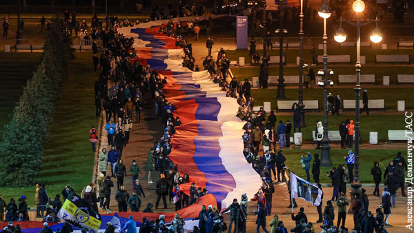 На матч в Петербурге принесли сербско-российский флаг длиной 600 метров