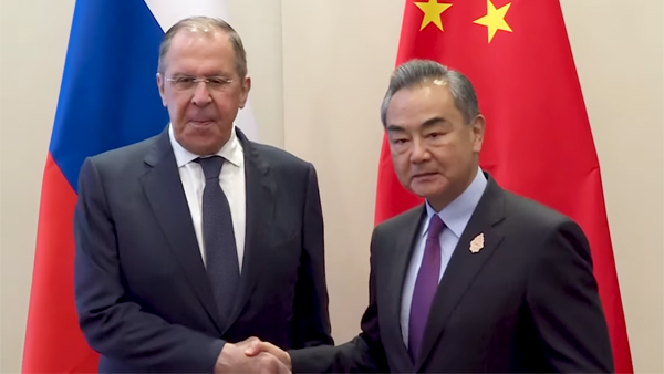Глава МИД КНР: Россия и Китай не признают однополярную гегемонию