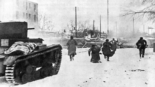 Общество: Как Сталин впервые поздравил Красную армию с победой над гитлеровцами