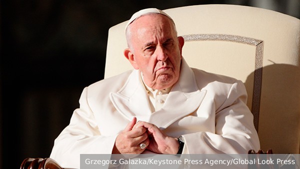 Украинские фейки вынудили папу римского оскорбить народы России