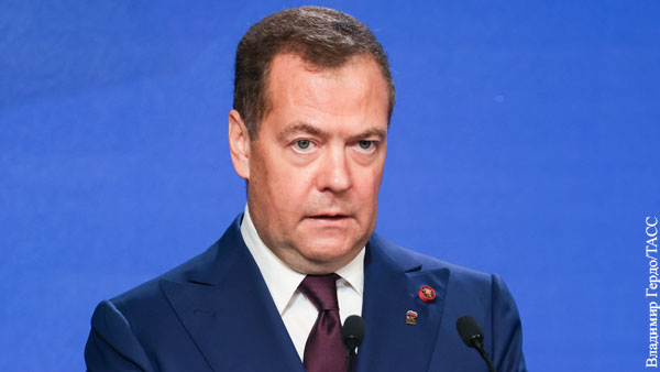 Медведев: После сообщения о потерях ВСУ главе ЕК «прилетело по голове» из США