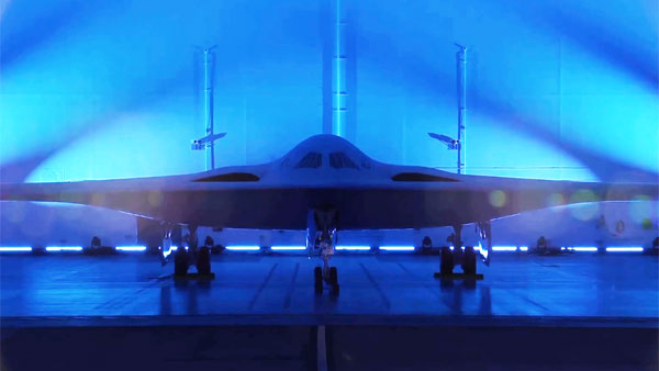 Northrop Grumman представила в США стратегический бомбардировщик нового поколения B-21 Raider