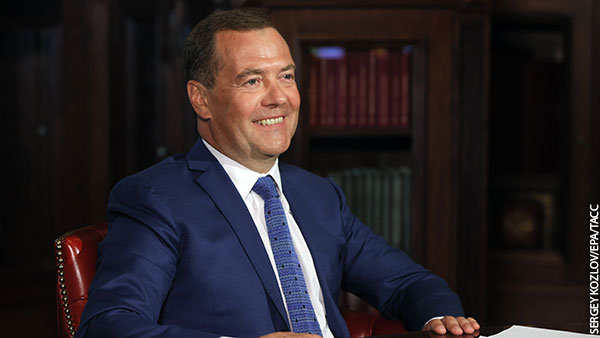 Медведев высмеял решение ввести потолок цен на российскую нефть говорящим кадром