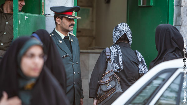 В мире: Зачем Иран на самом деле распустил «полицию нравов»