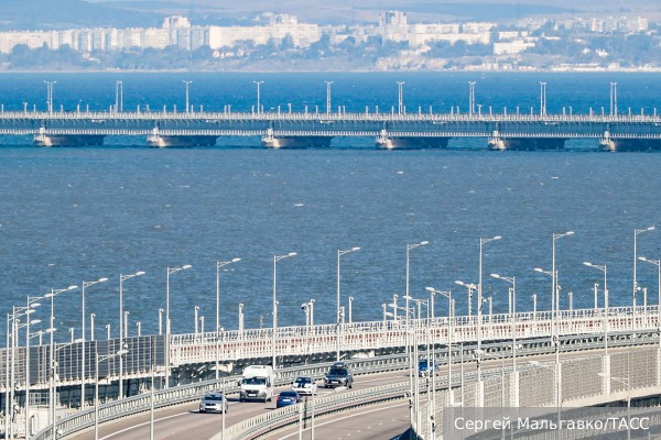 На отремонтированной части Крымского моста открыли движение автотранспорта