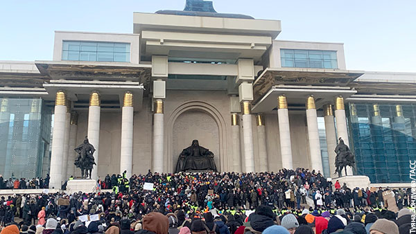 Глава Улан-Батора издал указ о силовом разгоне протестующих вокруг Дома правительства
