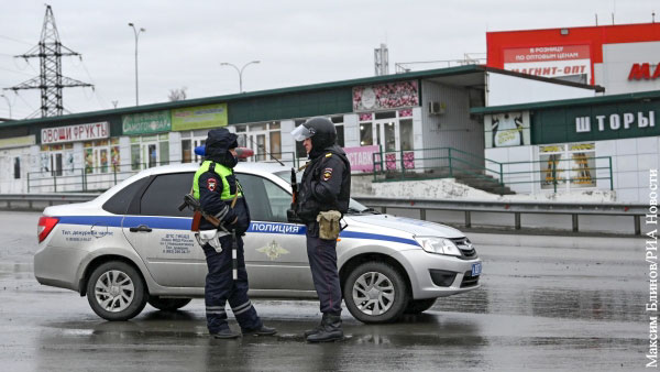 Жителей Новошахтинска призвали покинуть улицы и укрыться после стрельбы по полицейским